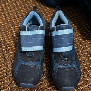Pediped size 32 (1 US) NWOT sneakers